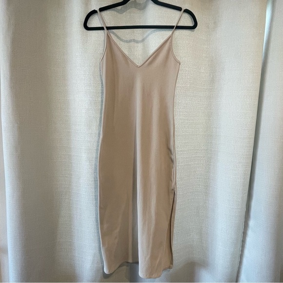 Abercrombie and Fitch Soft A&F Seamless Rib Knit Midi Dress with Slit Beige Sz S - Picture 2 of 9